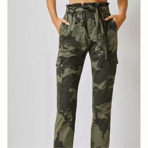 Sanctuary The Traveler Paperbag Pants size 25 camo